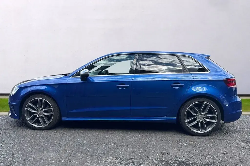 Begagnad Audi S3 Sportback Design 300 HK (220 kW) 2015 Blå Halvkombi