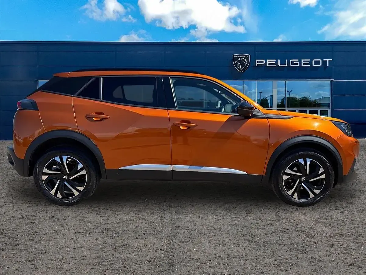 Begagnad Peugeot 2008 Allure+ 2023 Orange SUV