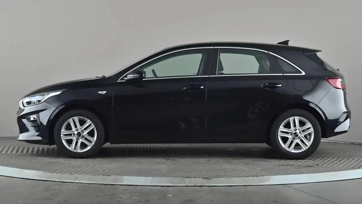 Używany Kia Ceed 118 KM (86 kW) 2020 Czarny Hatchback