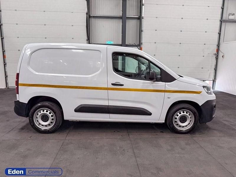 Used Citroën Berlingo 100 HP (73 kW) 2023 White MPV