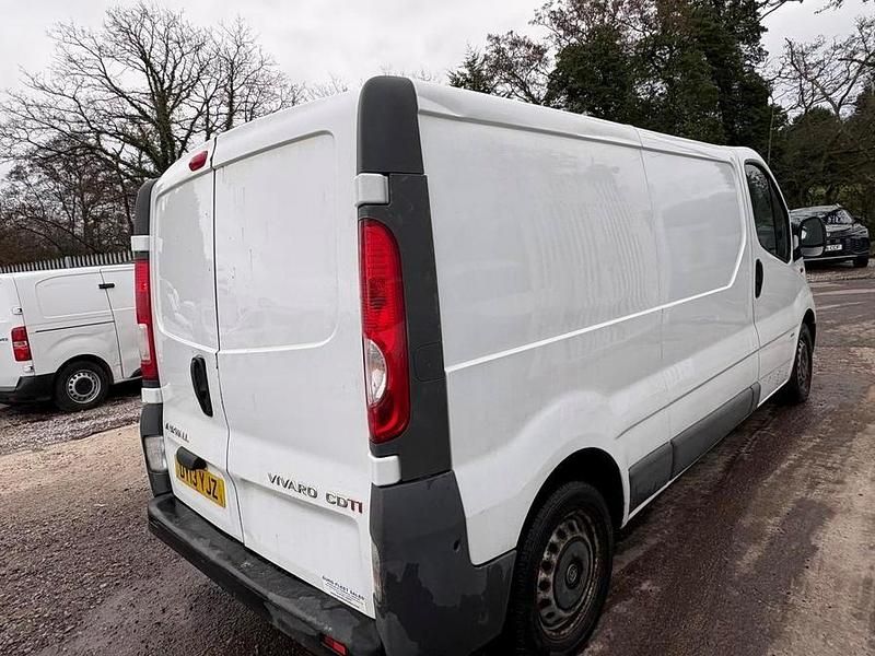Used Vauxhall Vivaro 115 HP (84 kW) 2013 White MPV