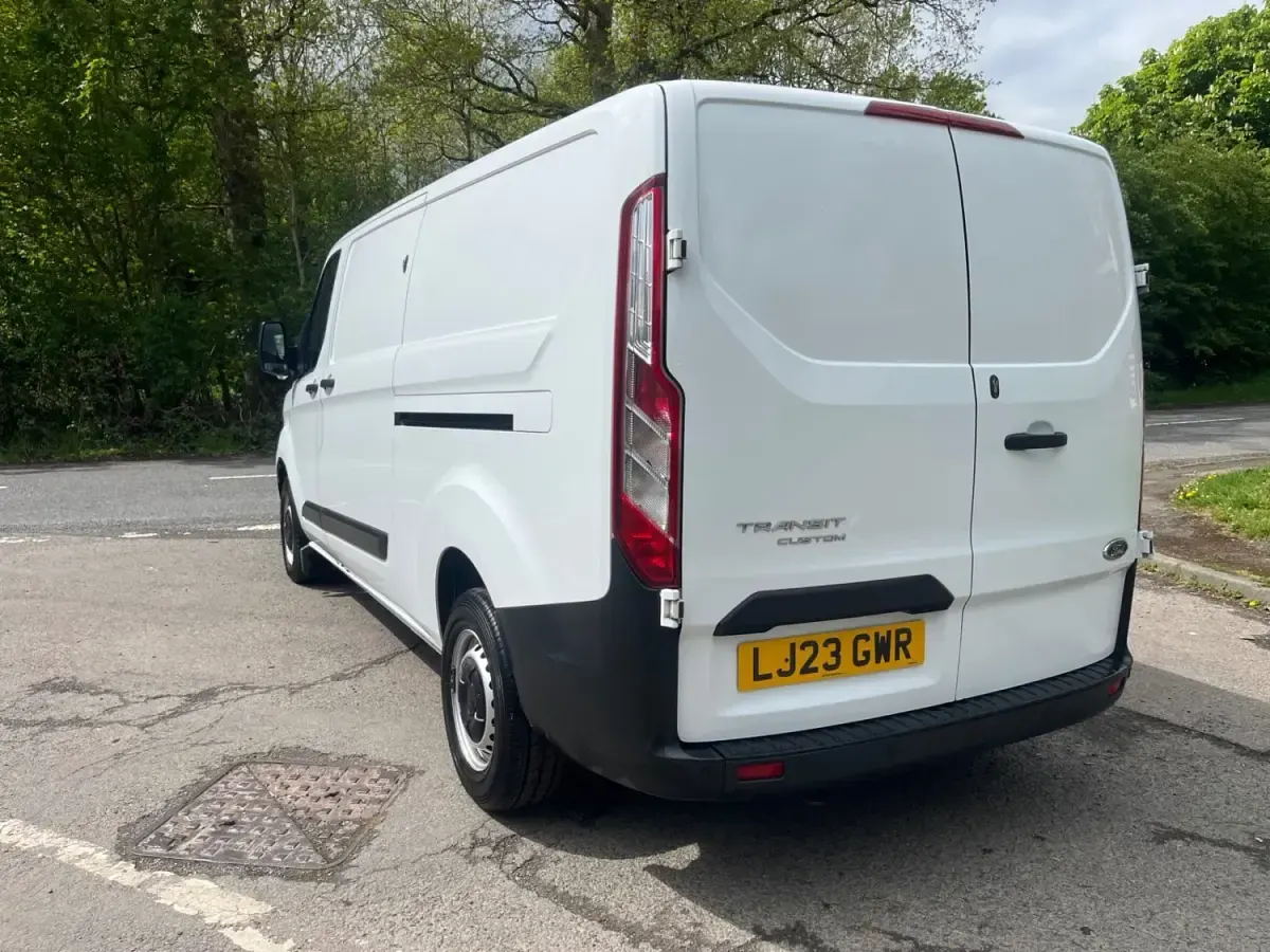 Usado Ford Transit Custom 130 HP (95 kW) 2023 Branco Van