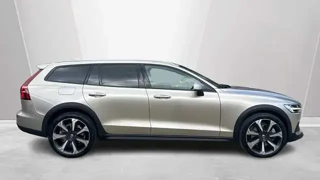 Used Volvo V60 CC Ultimate 247 HP (181 kW) 2023 Estate