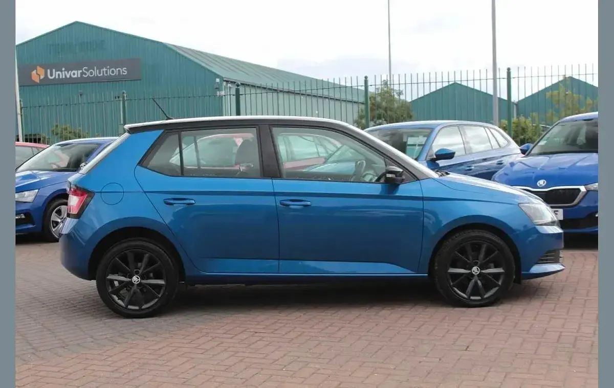 Used Skoda Fabia Colour Edition 88 HP (64 kW) 2016 Blue Hatchback