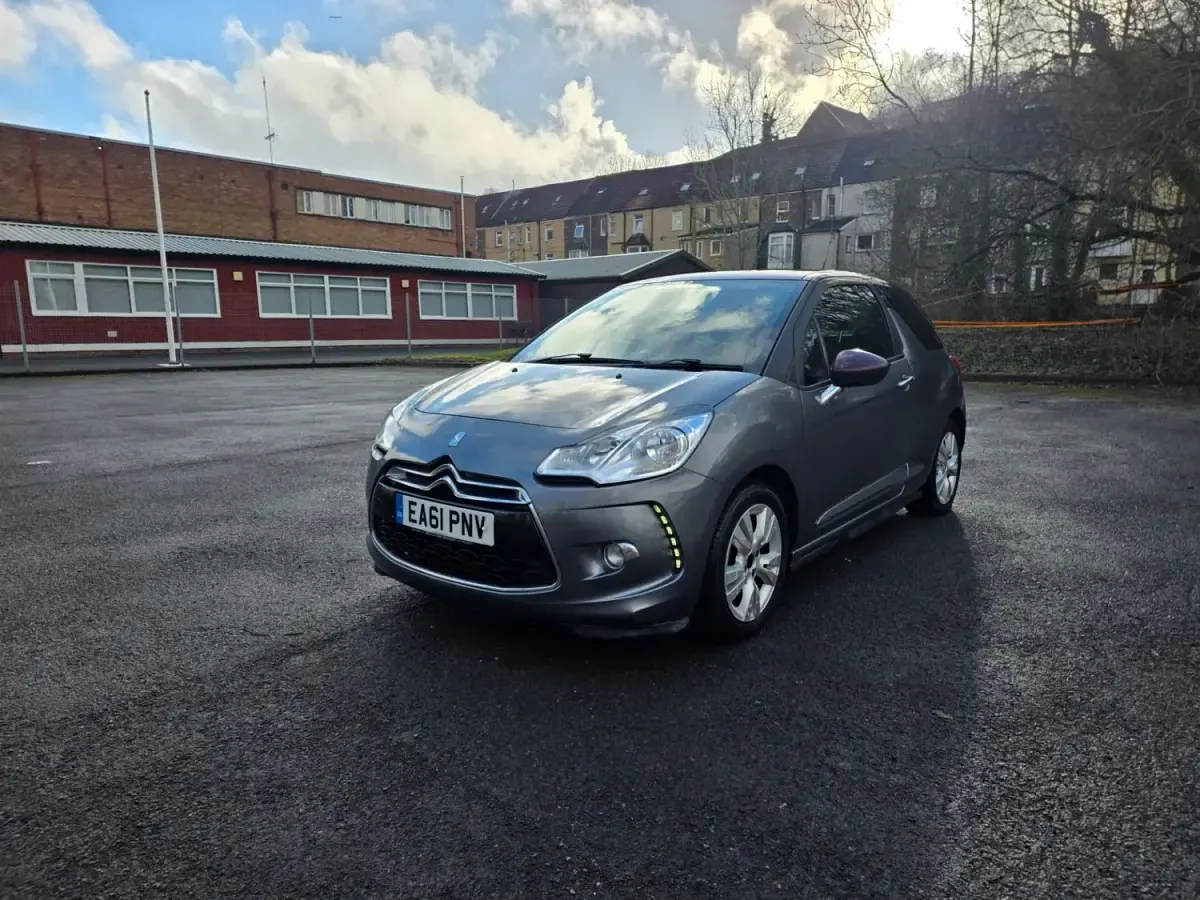 Usado Citroën DS3 120 CV (88 kW) 2011 Gris Utilitario