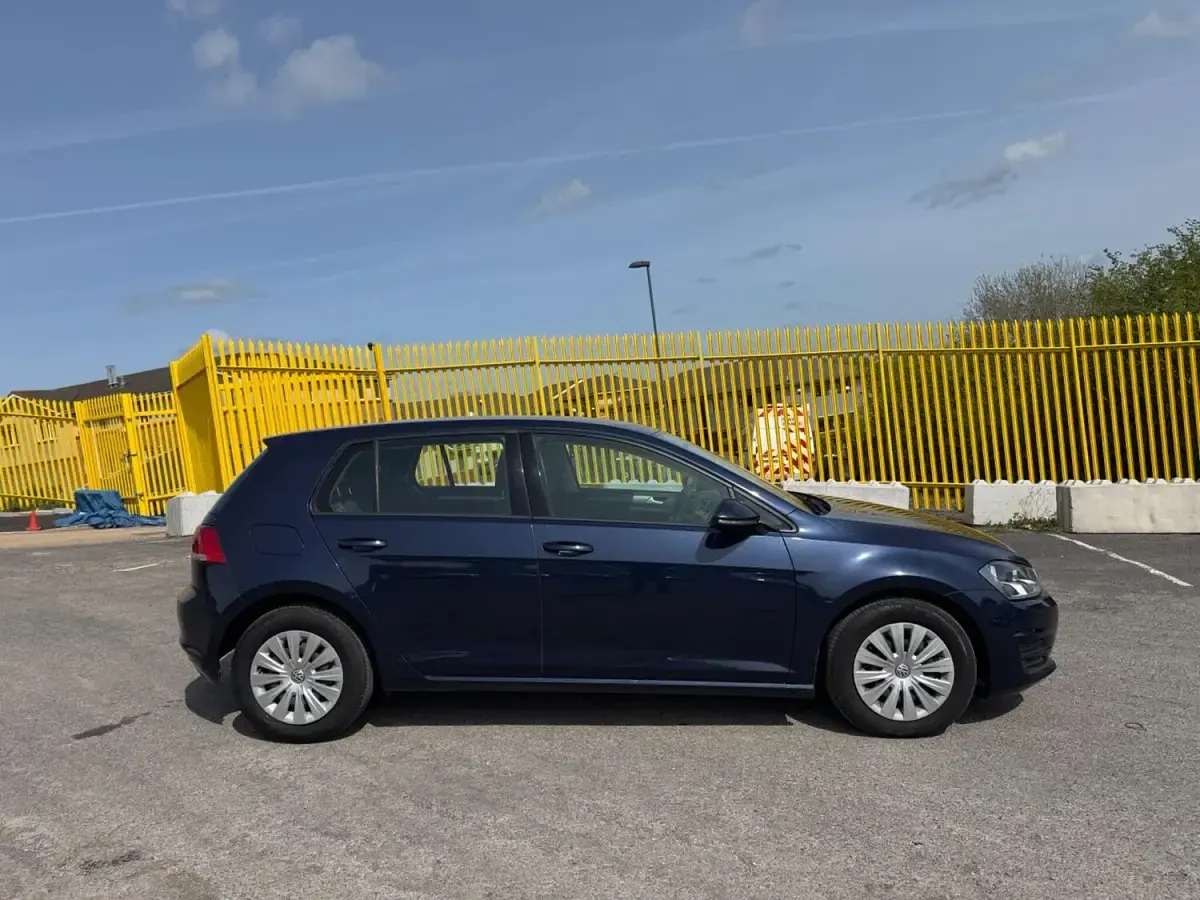 Begagnad VW Golf VII S 110 HK (80 kW) 2015 Blå Halvkombi