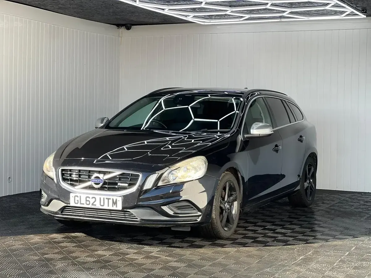 Used Volvo V60 R-Design 115 HP (84 kW) 2013 Black Estate