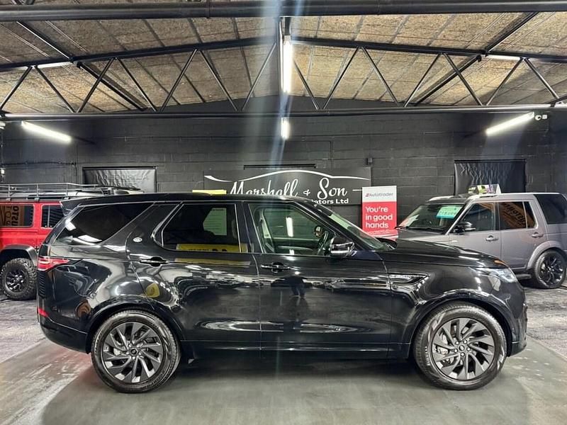 Used Land Rover Discovery 5 Landmark 306 HP (225 kW) 2020 Black SUV