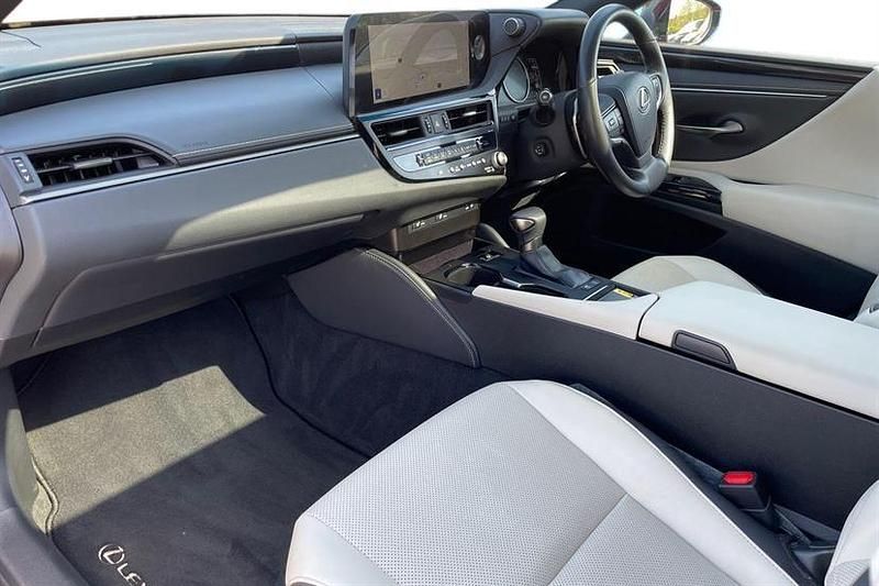 Used Lexus ES300H 218 HP (160 kW) 2023 Mesa red Sedan