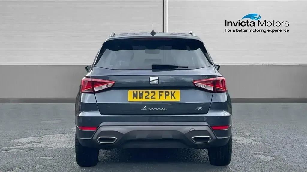 Usado Seat Arona FR Sport 110 CV (80 kW) 2022 Gris SUV