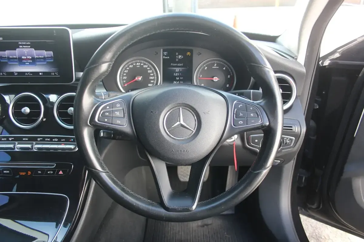 Used Mercedes C220 SE 170 HP (125 kW) 2015 Black Sedan
