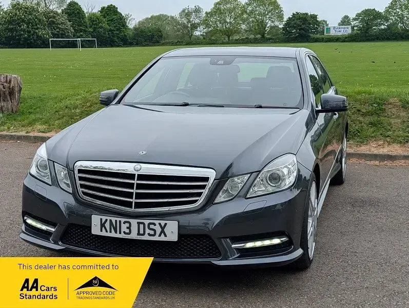 Usado Mercedes E250 2013 Cinzento Sedan