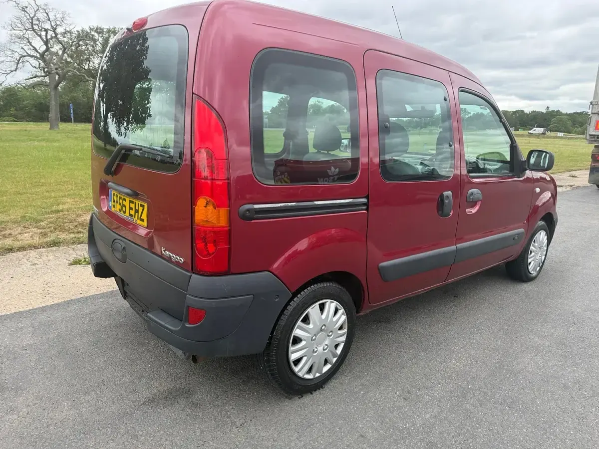 Used Renault Kangoo Authentique 73 HP (53 kW) 2007 Red MPV
