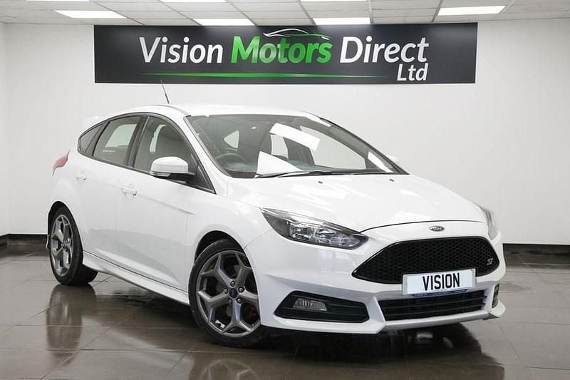 Used Ford Focus ST 185 HP (136 kW) 2016 White Hatchback