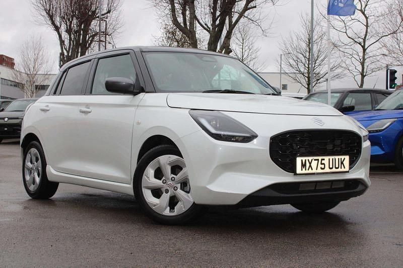 Used Suzuki Swift 2025 White Hatchback