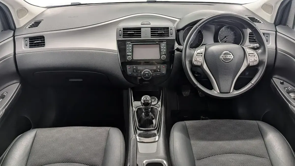Used Nissan Pulsar N-Connecta 115 HP (84 kW) 2017 Grey Hatchback