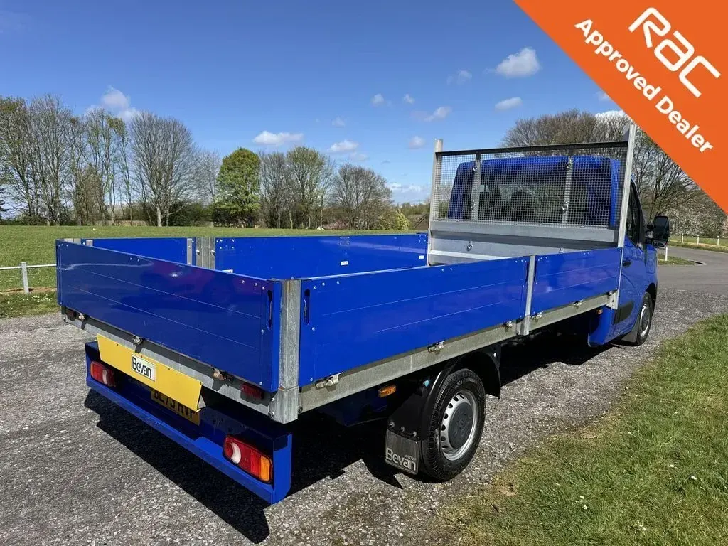 Used Renault Master 145 HP (106 kW) 2024 Blue MPV