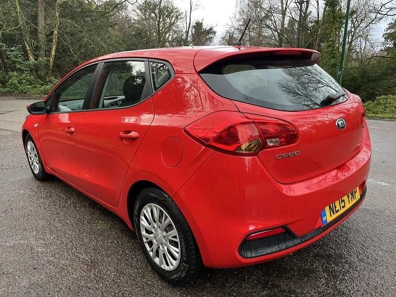 Used Kia Ceed 89 HP (65 kW) 2015 Red Hatchback