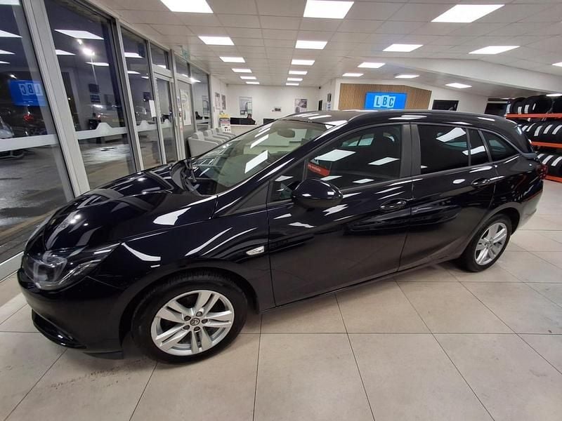 Blue Used 2018 Vauxhall Astra Estate | £6,495 (Fair price) - Image 1/4