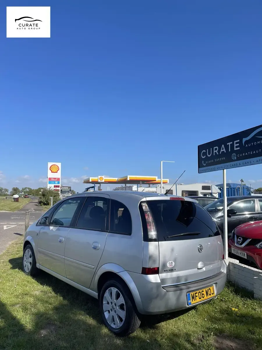Used Vauxhall Meriva Design Edition 104 HP (76 kW) 2006 Silver MPV