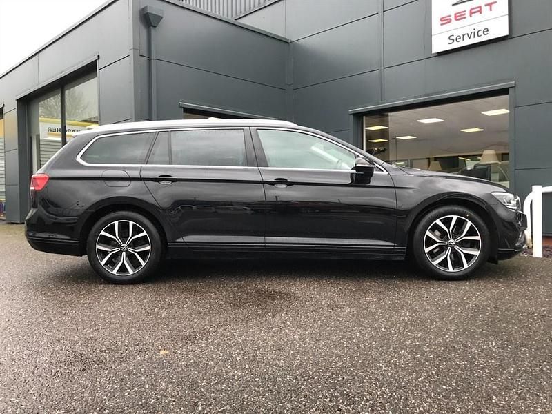 Used VW Passat SEL 150 HP (110 kW) 2022 Black Estate