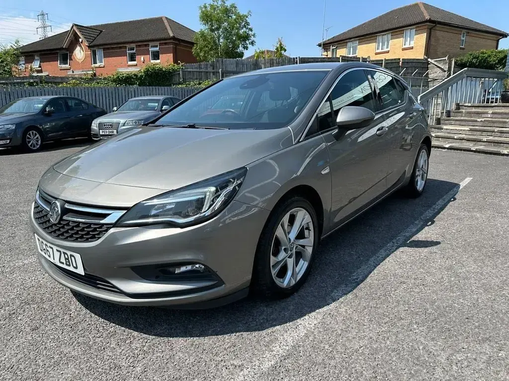 Used Vauxhall Astra SRi 150 HP (110 kW) 2017 Grey Hatchback