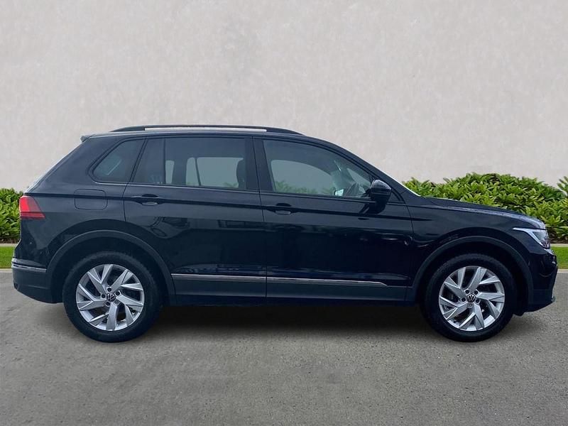 Used VW Tiguan Life 150 HP (110 kW) 2023 Black SUV