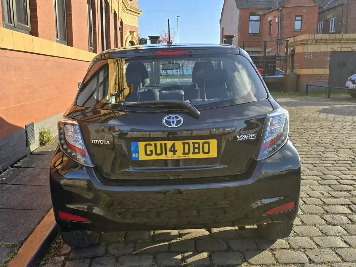 Usado Toyota Yaris Plus 99 HP (72 kW) 2014 Preto Citadino