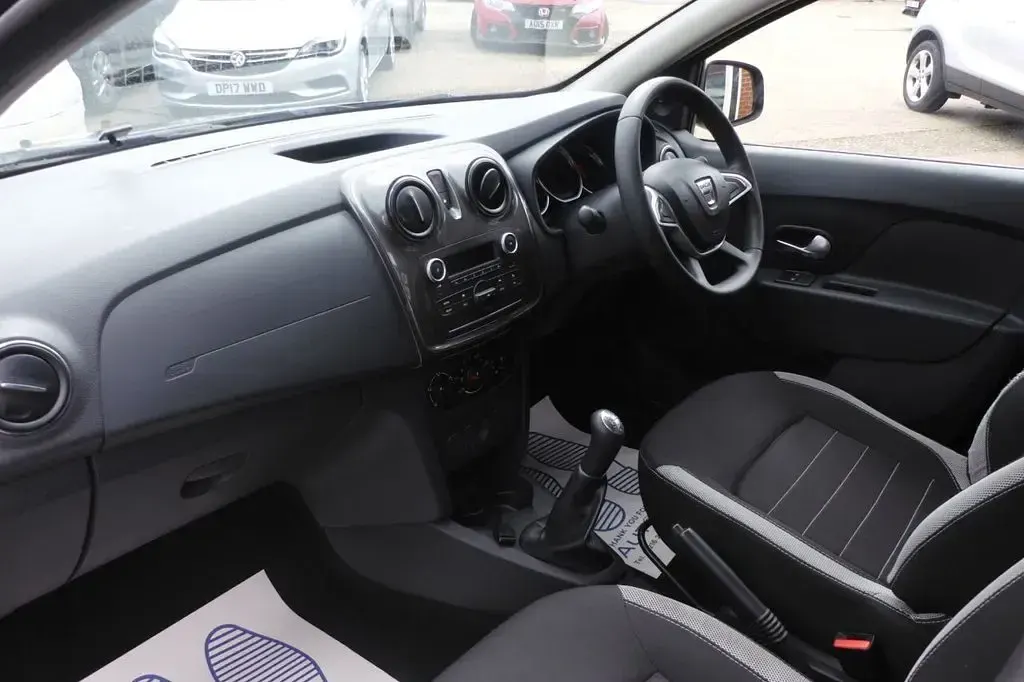 Begagnad Dacia Sandero Essentiel 90 HK (66 kW) 2019 Grå Halvkombi
