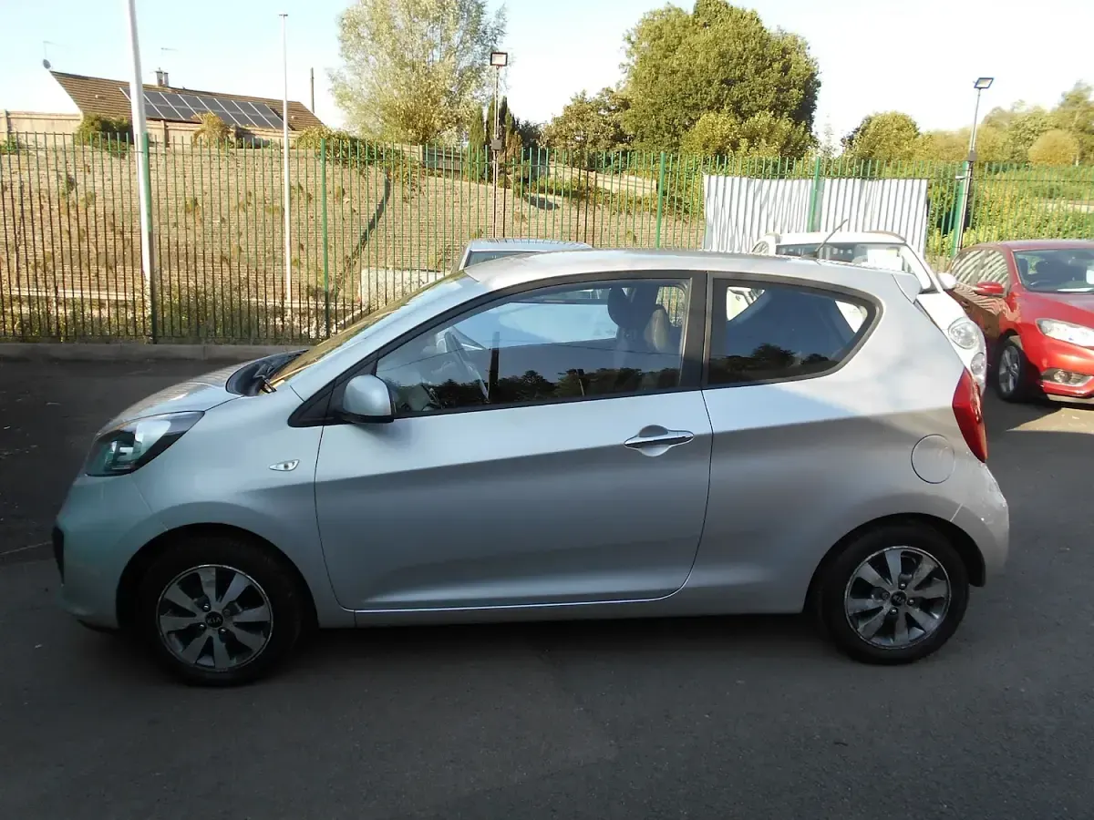 Used Kia Picanto 68 HP (50 kW) 2014 Silver Hatchback