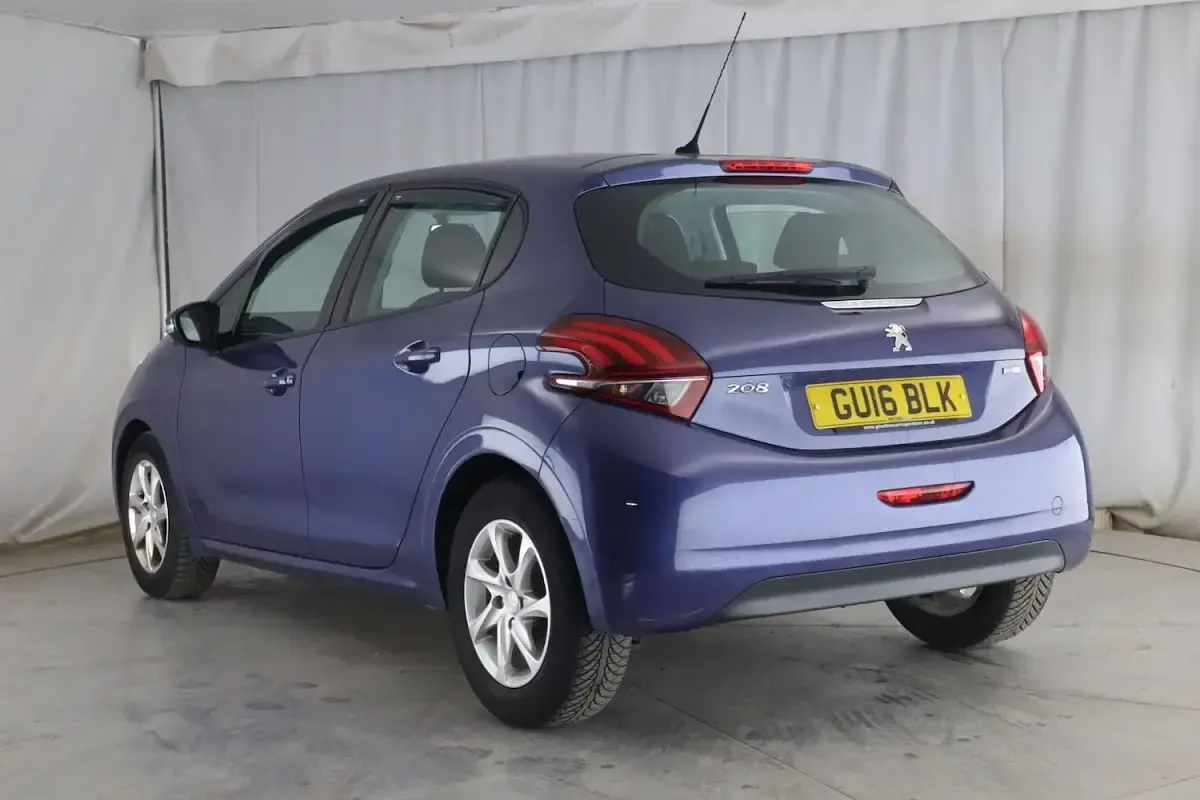 Used Peugeot 208 Active 68 HP (50 kW) 2016 Blue Hatchback