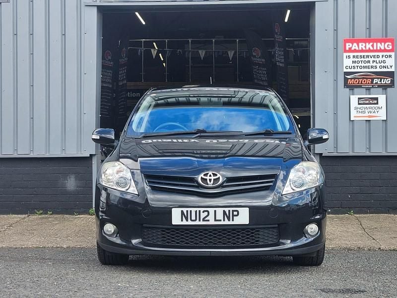 Used Toyota Auris 101 HP (74 kW) 2012 Black Hatchback
