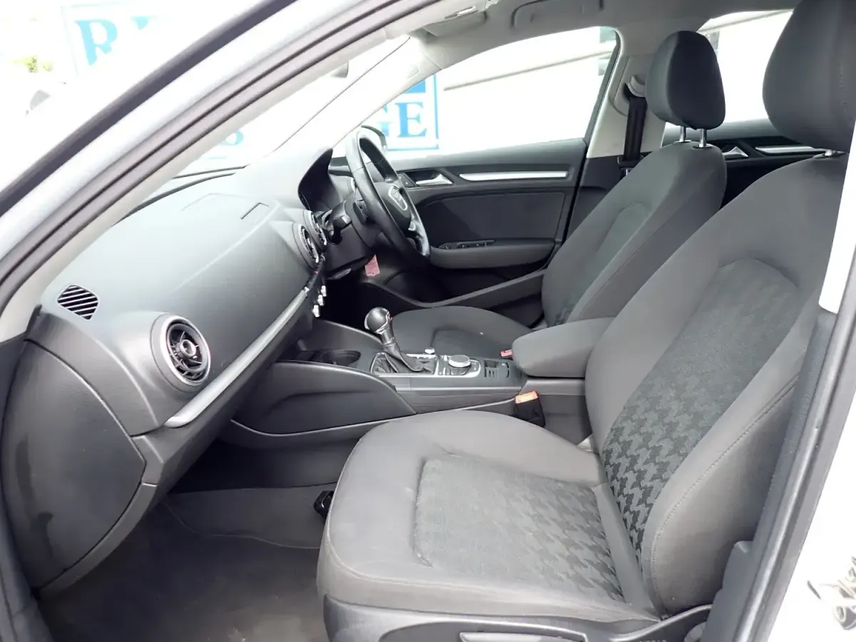 Used Audi A3 Sportback Design 125 HP (91 kW) 2014 White Hatchback