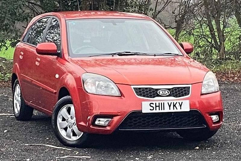 Used Kia Rio 109 HP (80 kW) 2011 Red Hatchback