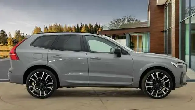 Usado Volvo XC60 Ultra 250 HP (183 kW) 2025 Cinzento SUV