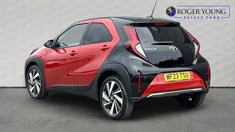 Used Toyota Aygo X 72 HP (52 kW) 2023 Red SUV