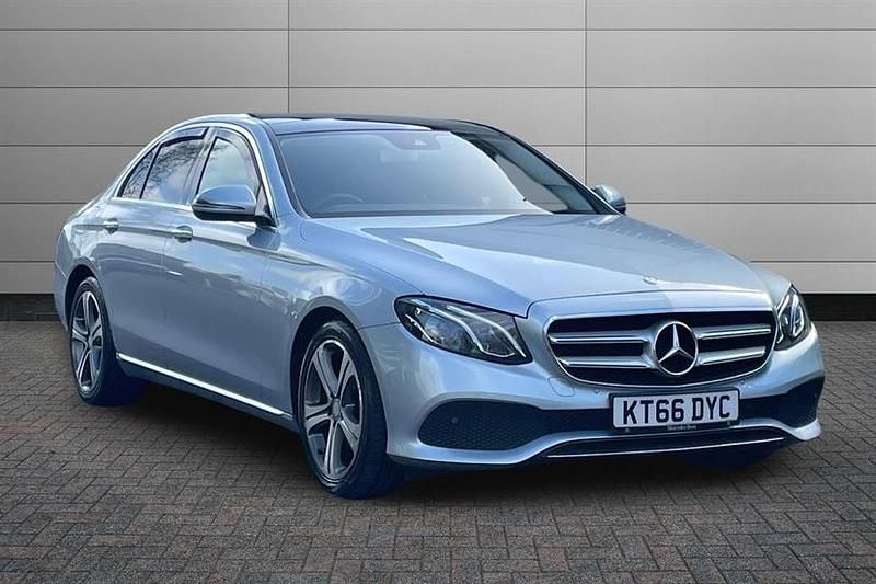 Begagnad Mercedes E220 Premium 194 HK (142 kW) 2017 Silver Sedan