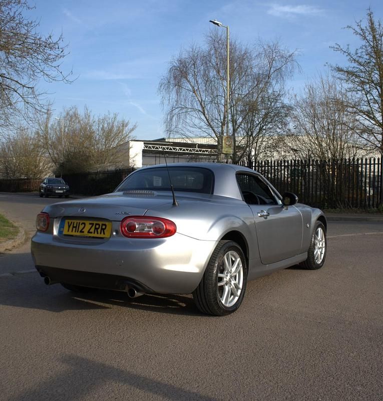 Usado Mazda MX5 125 HP (91 kW) 2012 Prateado Cabrios