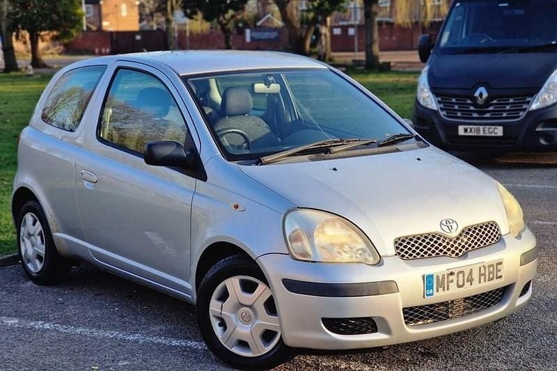 Used Toyota Yaris T3 65 HP (47 kW) 2004 Silver Hatchback