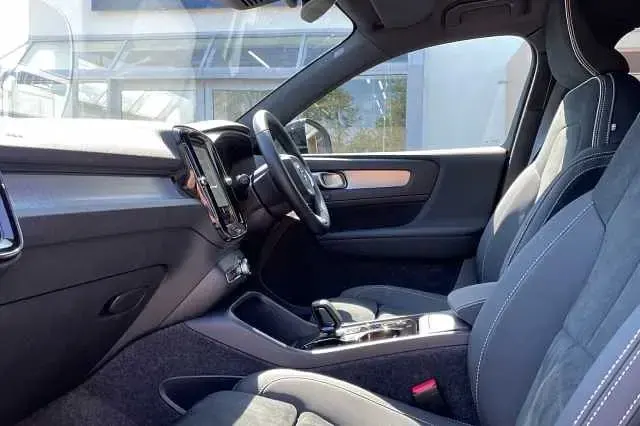Used Volvo XC40 Plus 194 HP (142 kW) 2025 Black SUV