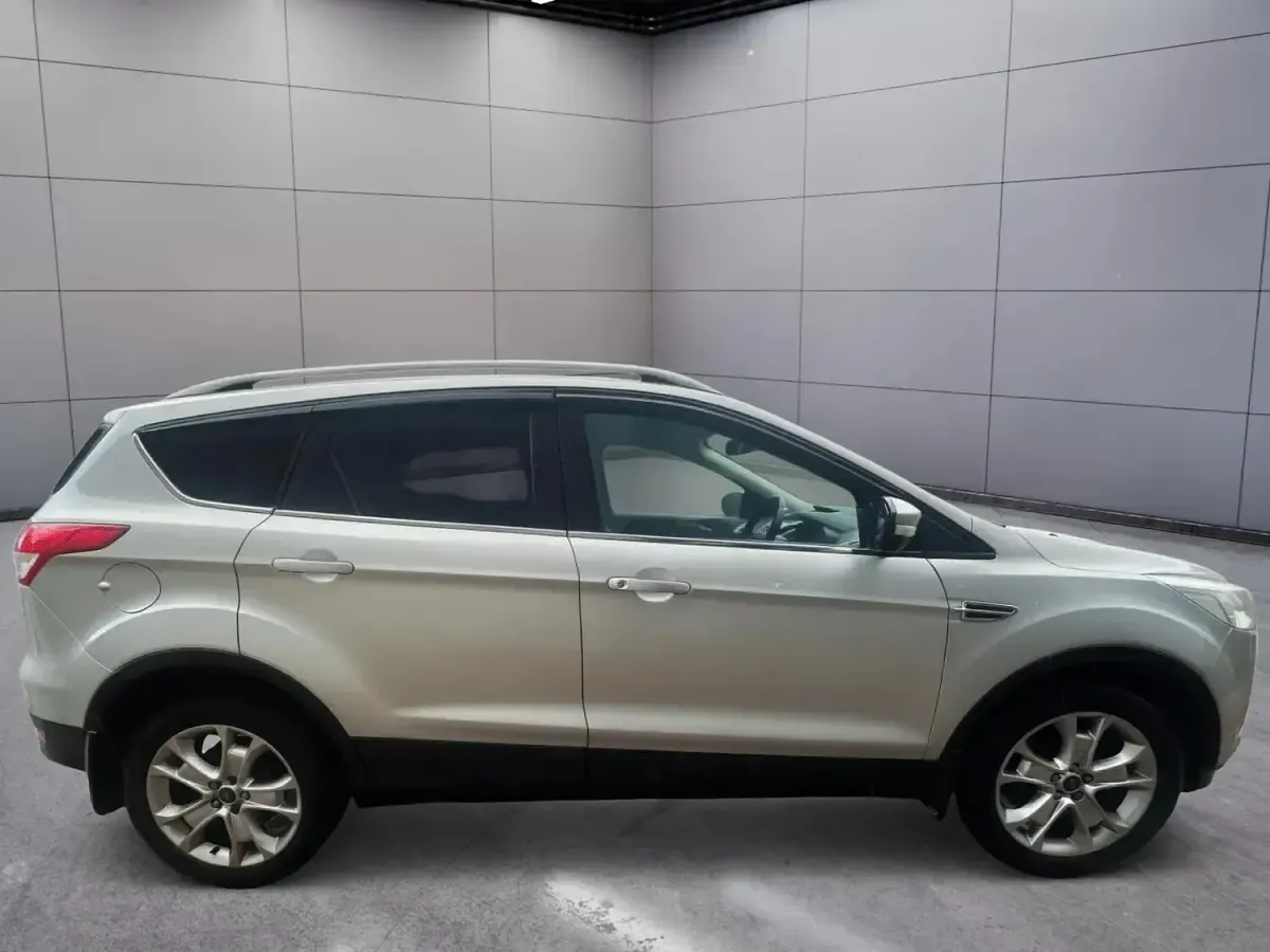 Used Ford Kuga Titanium 180 HP (132 kW) 2015 Silver SUV