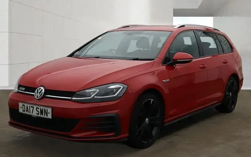 Used VW Golf VII GTD 184 HP (135 kW) 2017 Red Estate