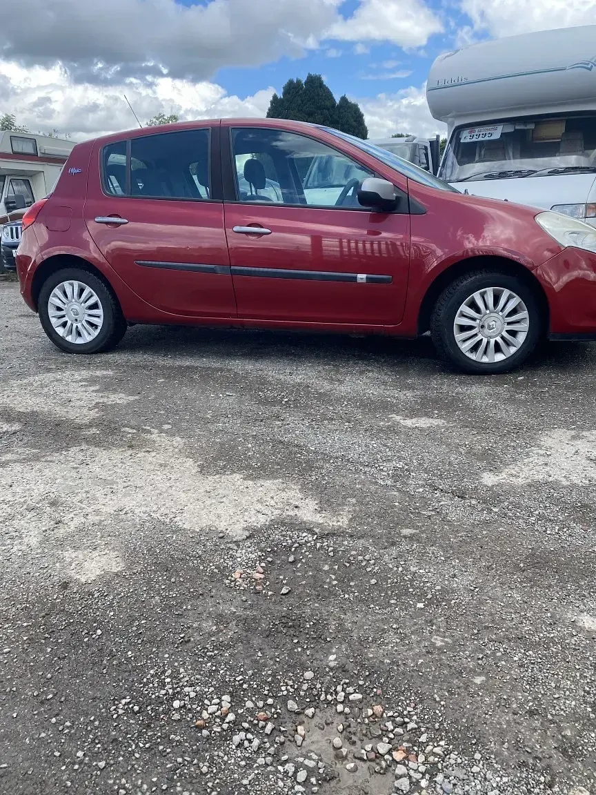 Used Renault Clio 2010 Red Hatchback