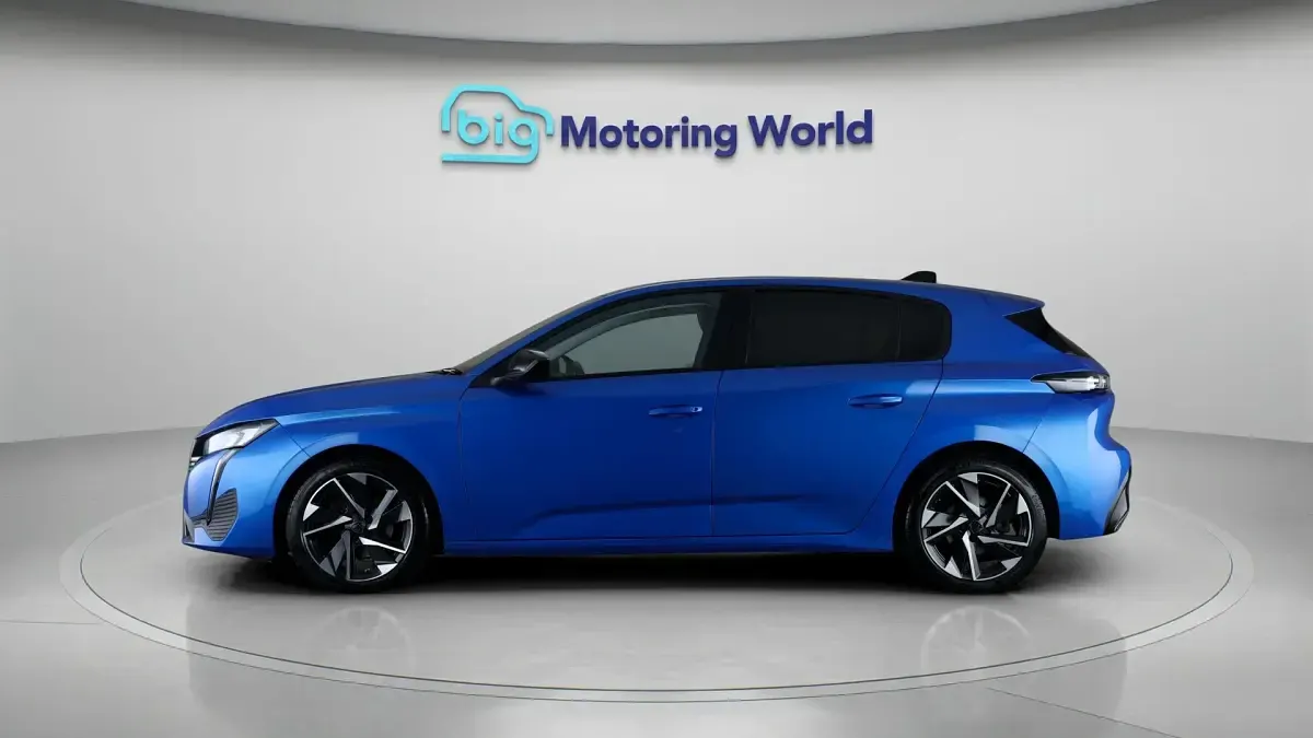 Used Peugeot 308 Allure Premium 131 HP (96 kW) 2022 Blue Hatchback