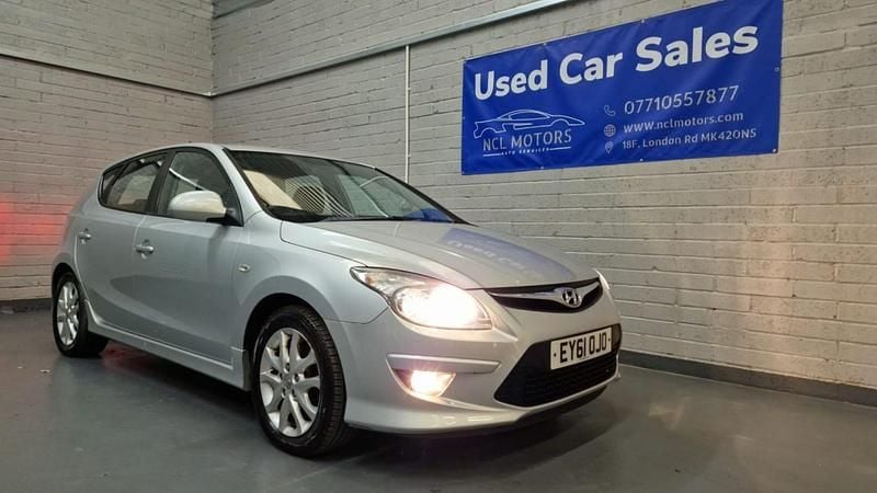Silver Used 2011 Hyundai i30 Comfort Hatchback | £1,950 (Fair price) - Image 1/4