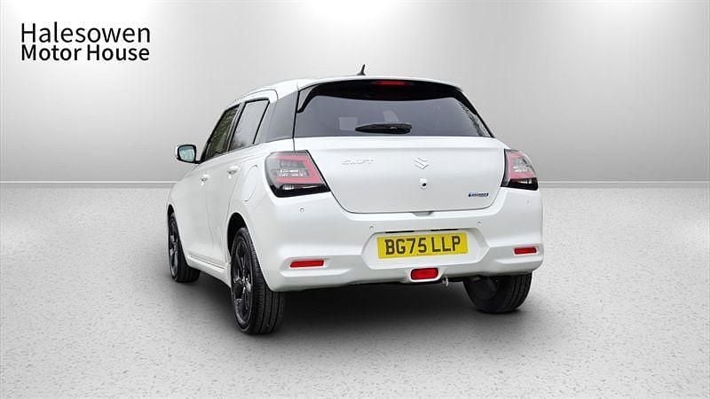 Used Suzuki Swift 82 HP (60 kW) 2025 White Hatchback