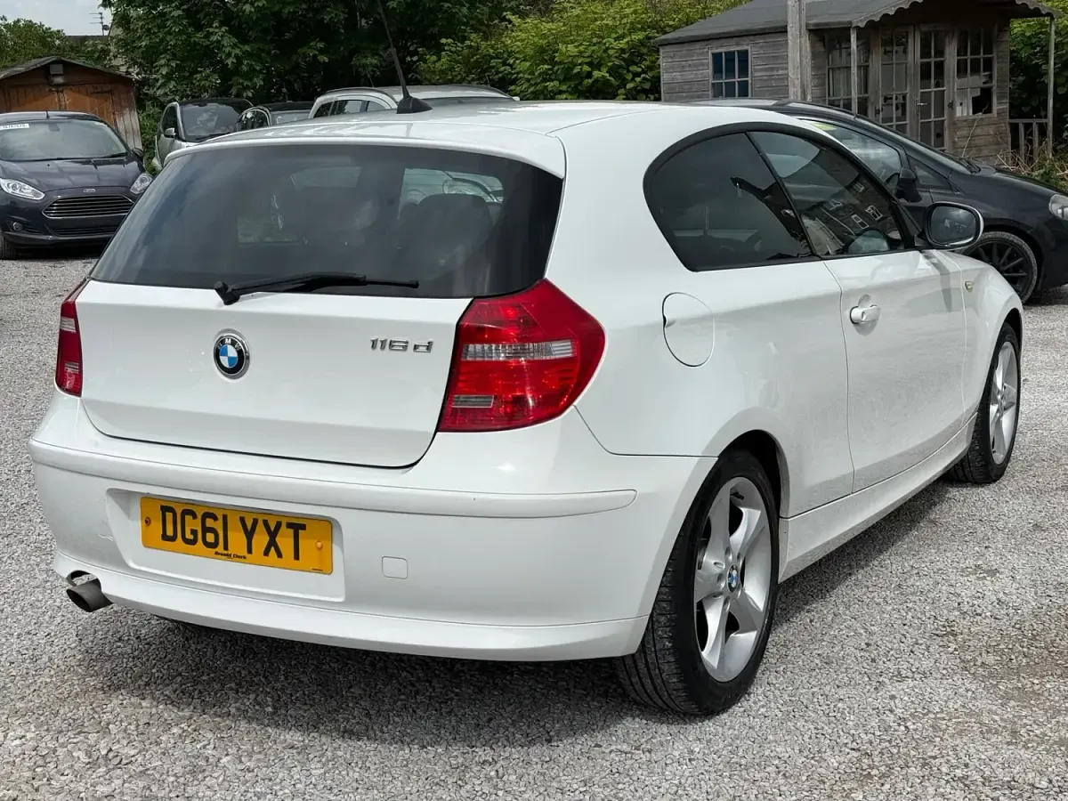 Used BMW 116 Sport Line 2011 White Hatchback