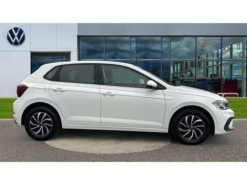 Used VW Polo Life 95 HP (69 kW) 2023 Pure white Hatchback