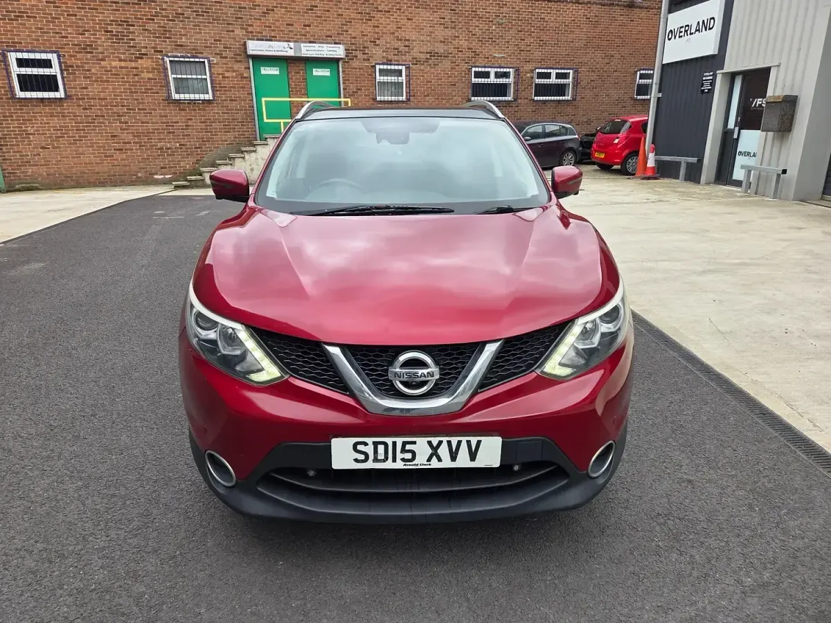 Used Nissan Qashqai N-TEC 130 HP (95 kW) 2015 Red SUV