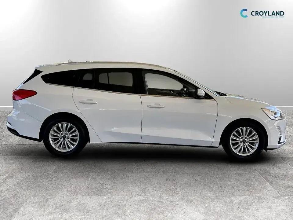 Used Ford Focus Titanium 125 HP (91 kW) 2018 White Estate